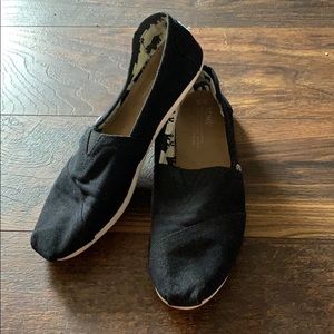 TOMS Black W10